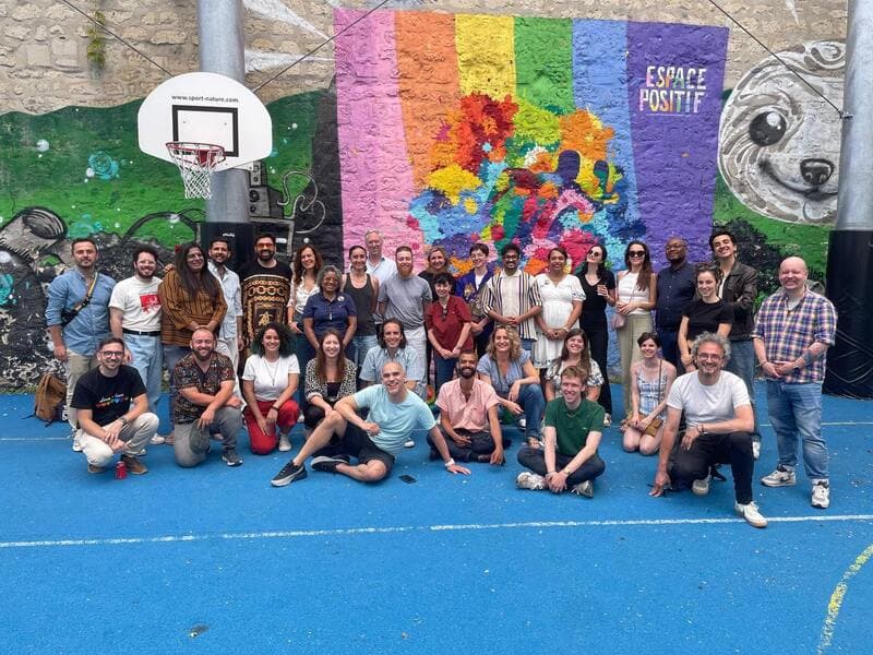 Héberger les jeunes LGBT+ victimes de rejet familial